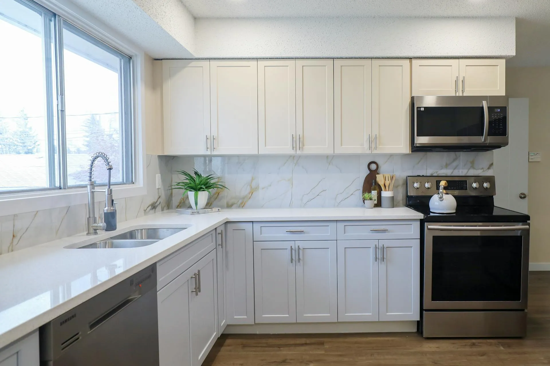 L-shaped kitchen interior design by FurnoSpace™